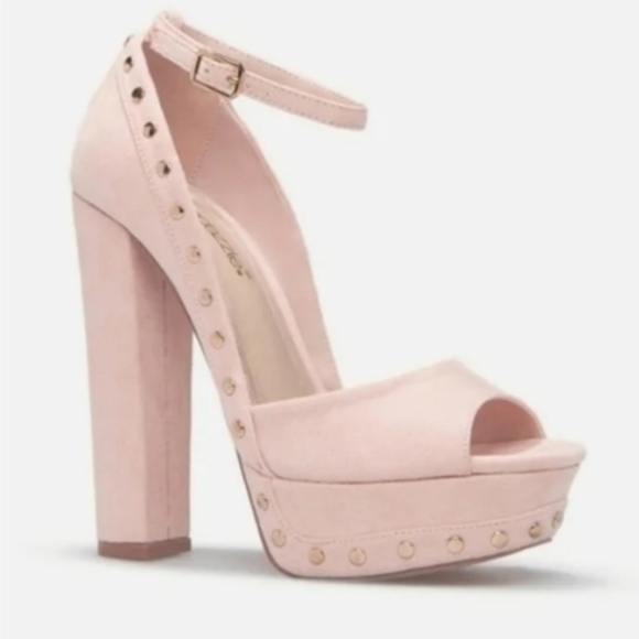 Shoedazzle Patita blush Studded Pump size 6.5 - Picture 1 of 8